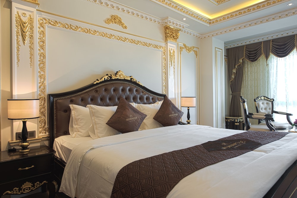 Monarque Hotel 12/50