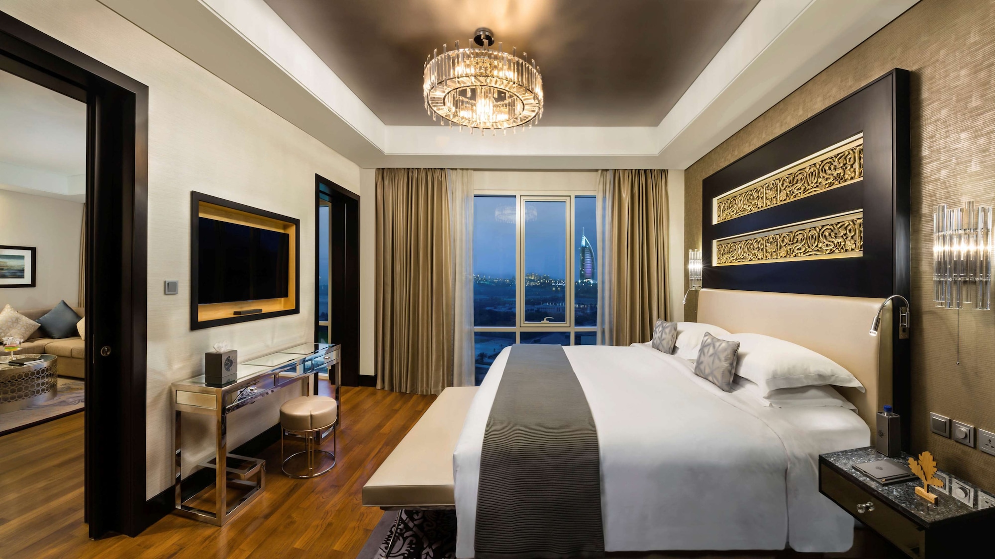 SUITE, MULTIPLE BEDS, CITY VIEW