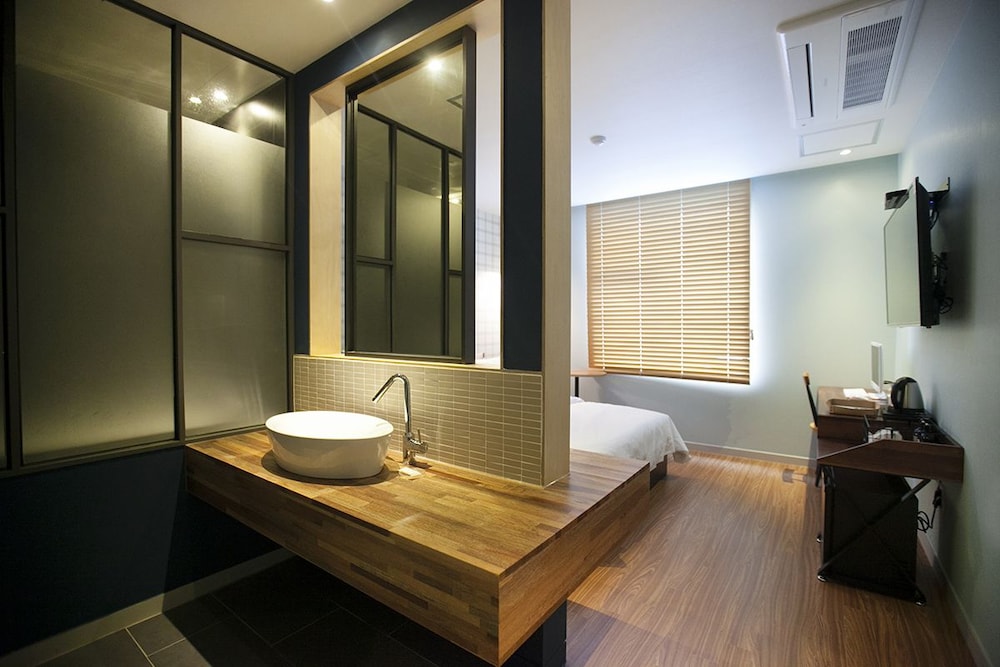 Brown Dot Hotel 39/39