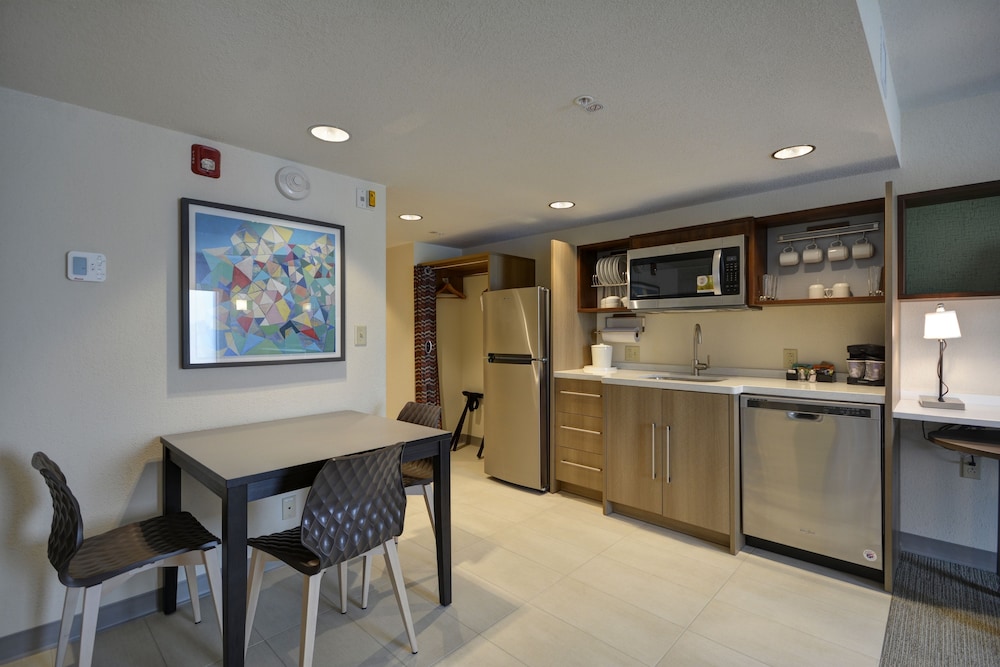 HOME2 SUITES BY HILTON PORTLAND AIRPORT 6/46