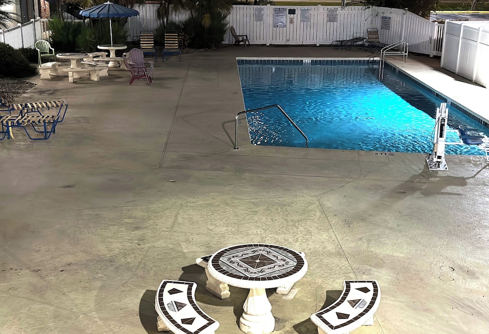 Stay Inn and Suites 48/76