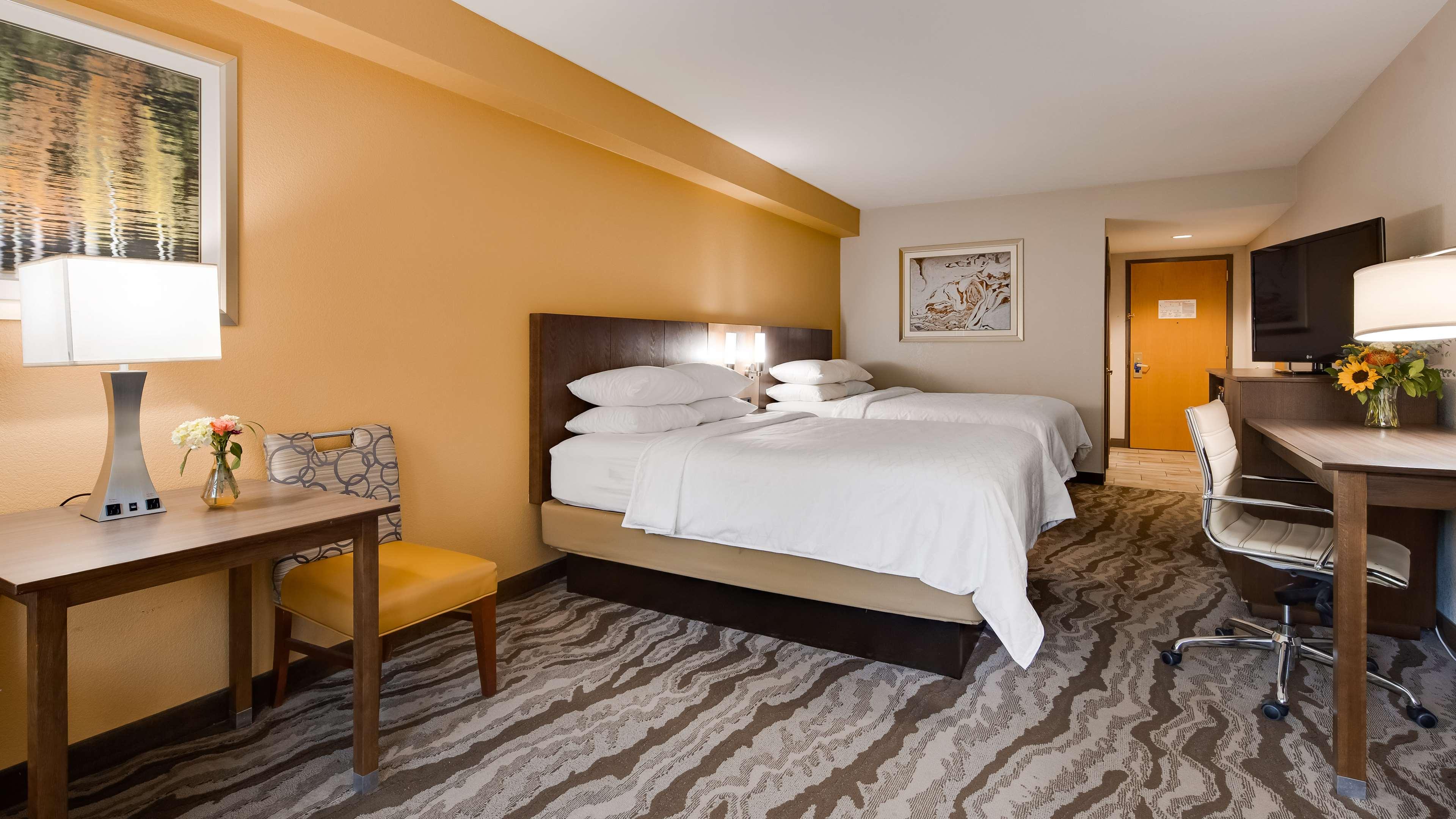 جناح بسريرين كوين، Best Western Plus River Escape Inn & Suites 9/10