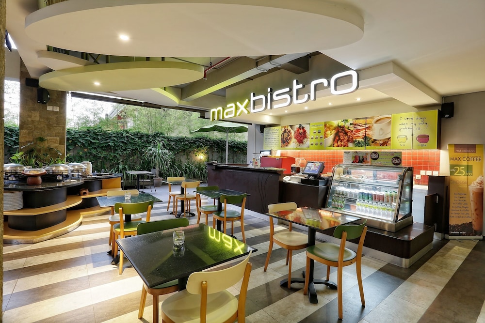 Maxone Hotel Bukit Jimbaran 17/37