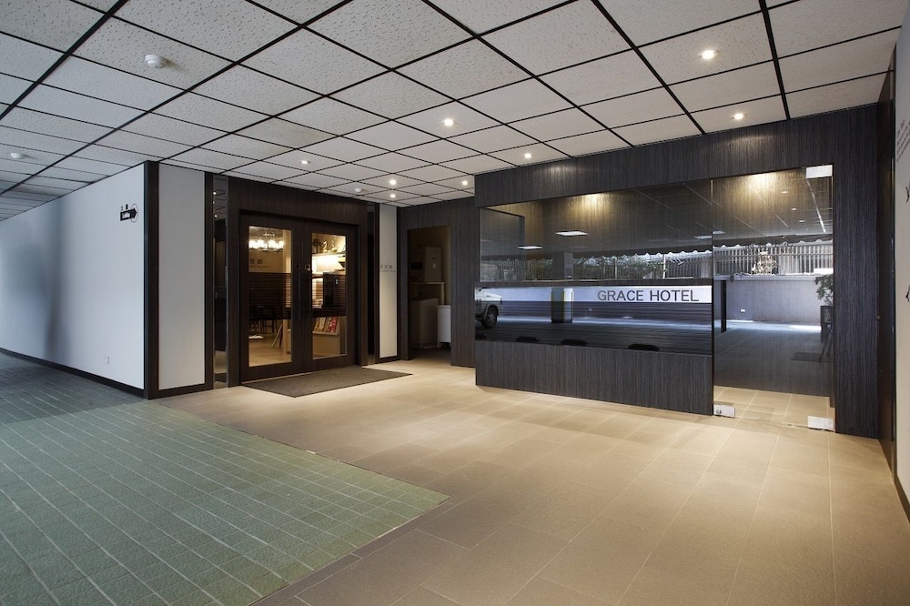 Grace Hotel 31/50