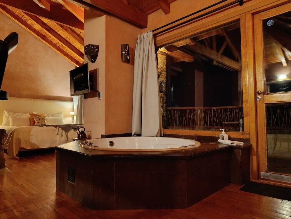Lirolay Suites 8/46