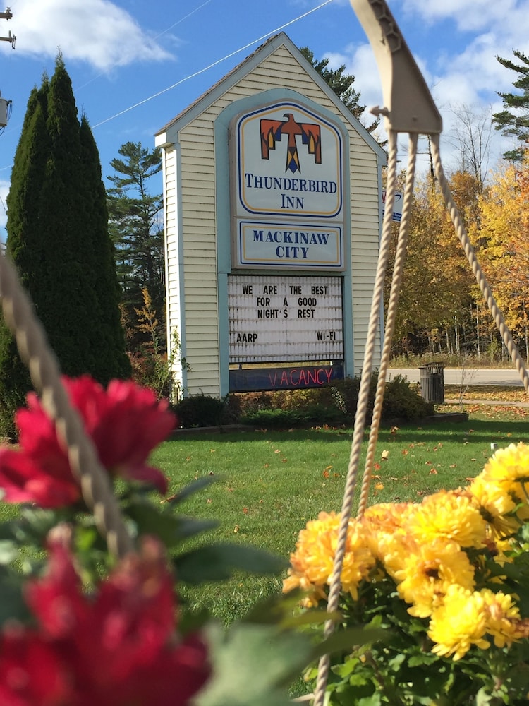 Thunderbird Inn 63/66