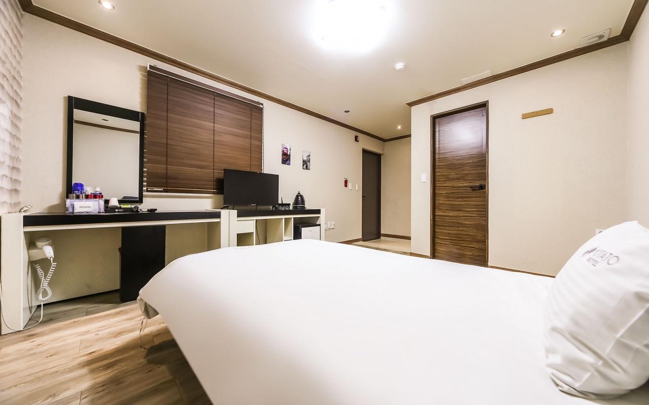 Mini, Single