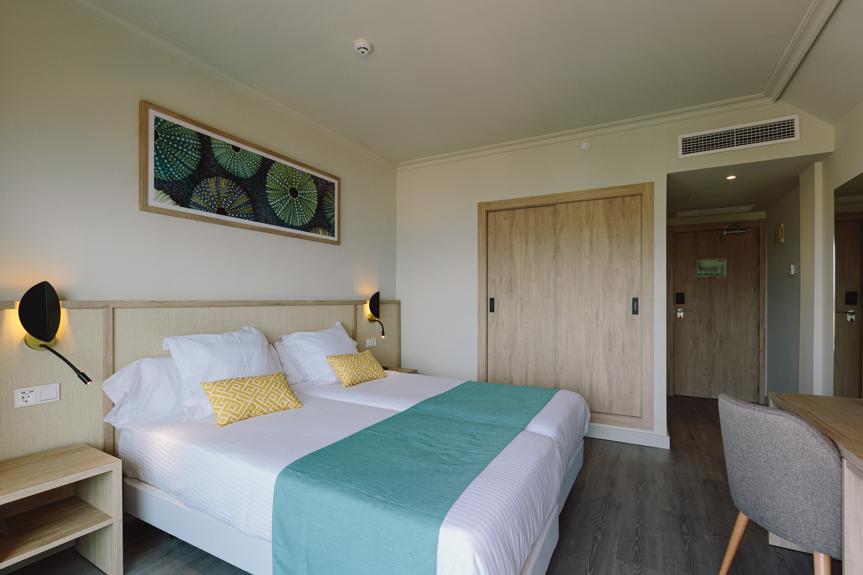 Room, Single, Double Bed, Lateral Side Sea View