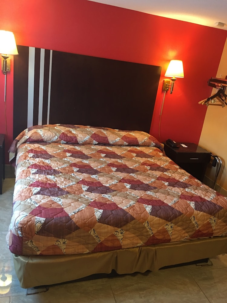 Travelodge By Wyndham Bay Shore Long Island 23/41