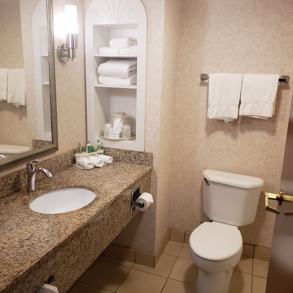 Holiday Inn Express Grove City (Outlet Center) 67/67