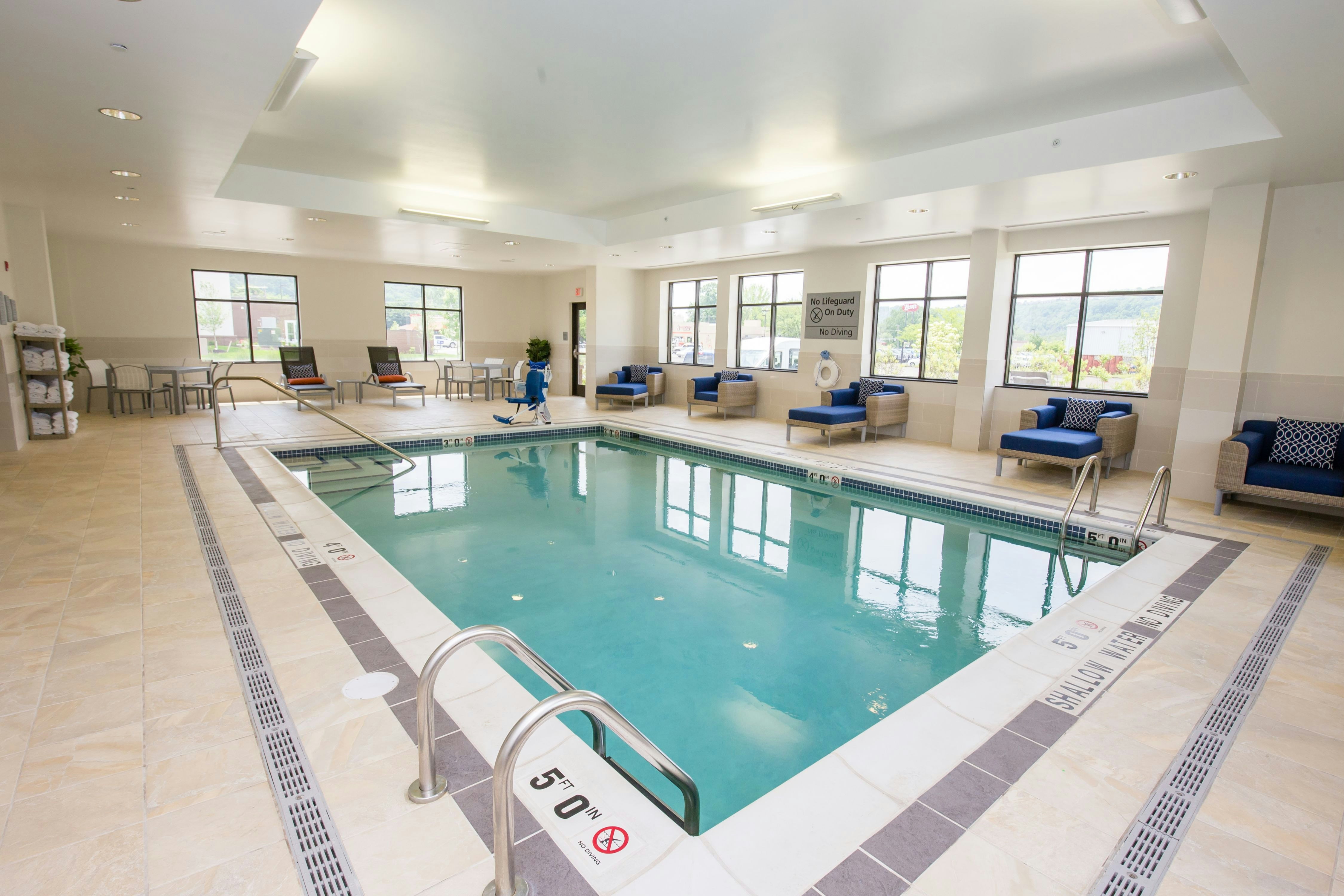 Hampton Inn Suites Pittsburgh Harmarville 17/50