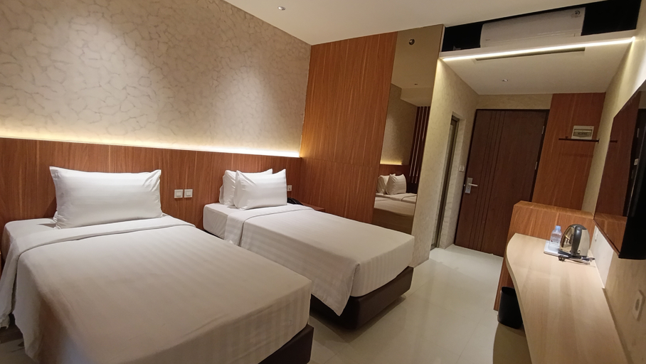 WYNS Hotel Bandung 6/10