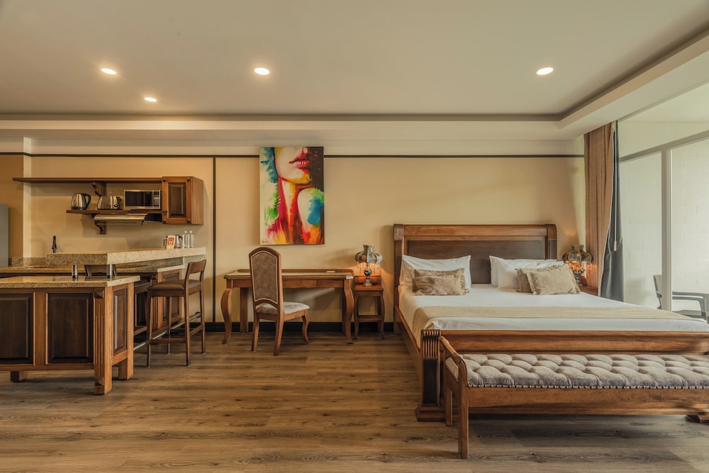 SUPERIOR, SUITE, BALCONY
