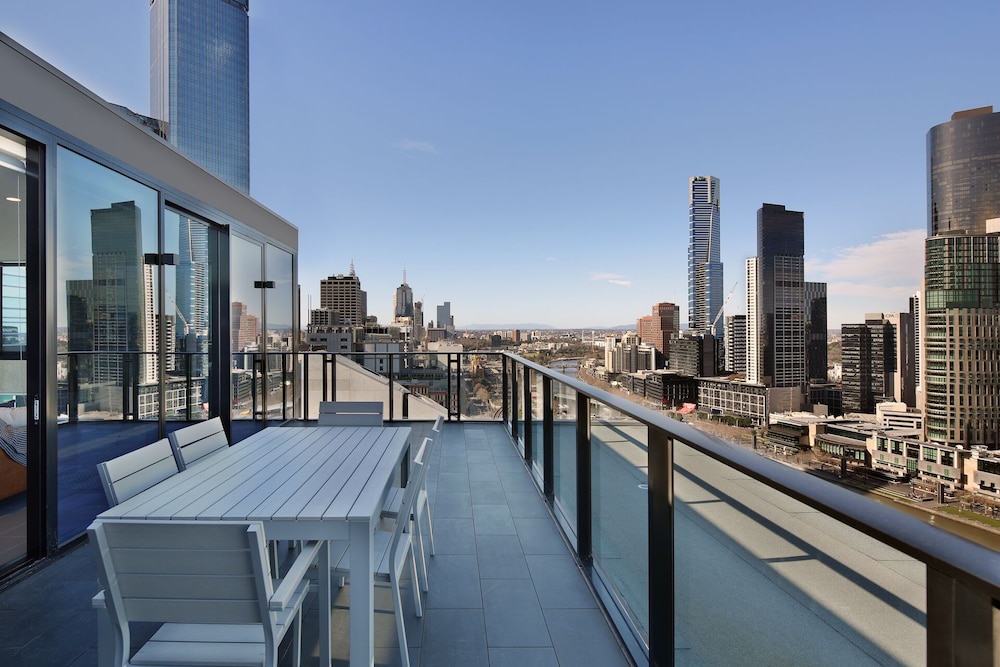 The Canvas Apartment Hotel 30/33