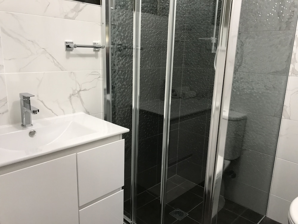 MOLLYMOOK PARADISE HAVEN MOTEL 36/39