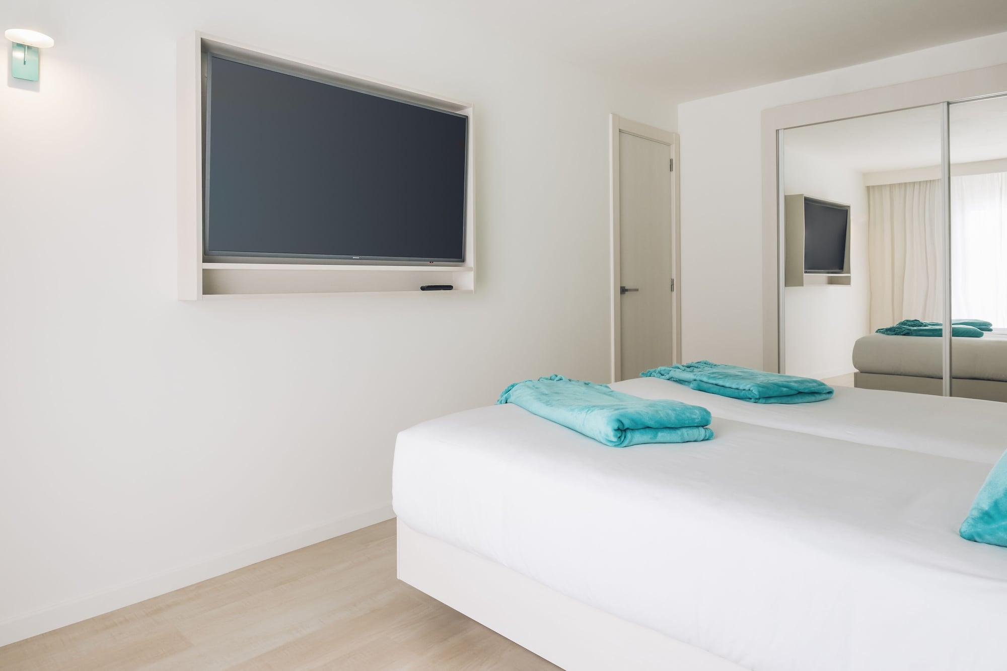Family Suite, Twin Beds, Pool View, Sofa, Balcony