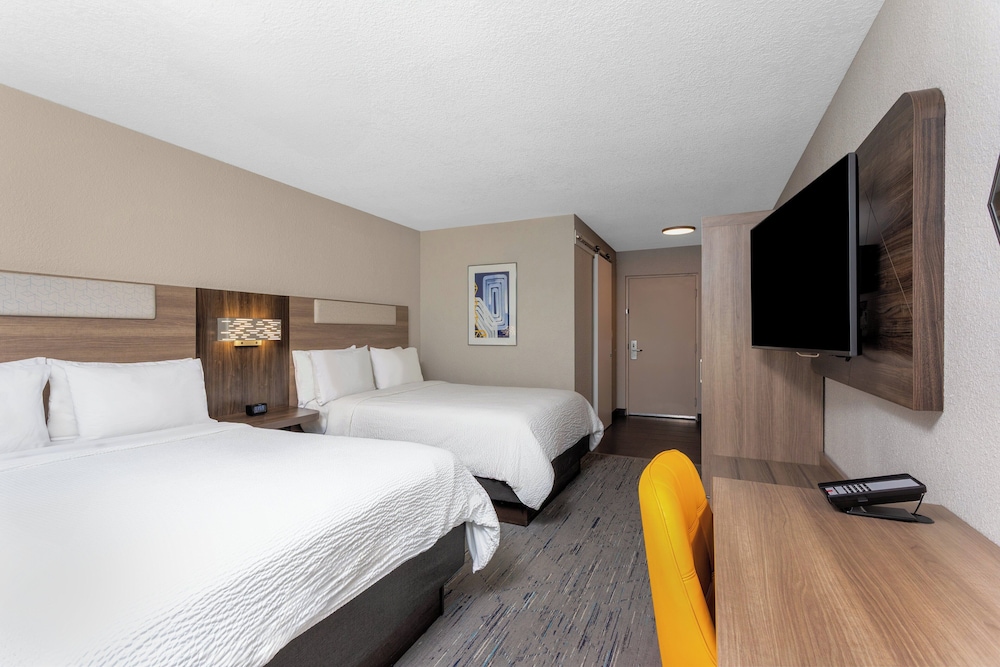 غرفة قياسية بسرير كوين لذوي الإعاقة، Holiday Inn Express Hotel And Suites Florida City Gateway To Keys 3/9