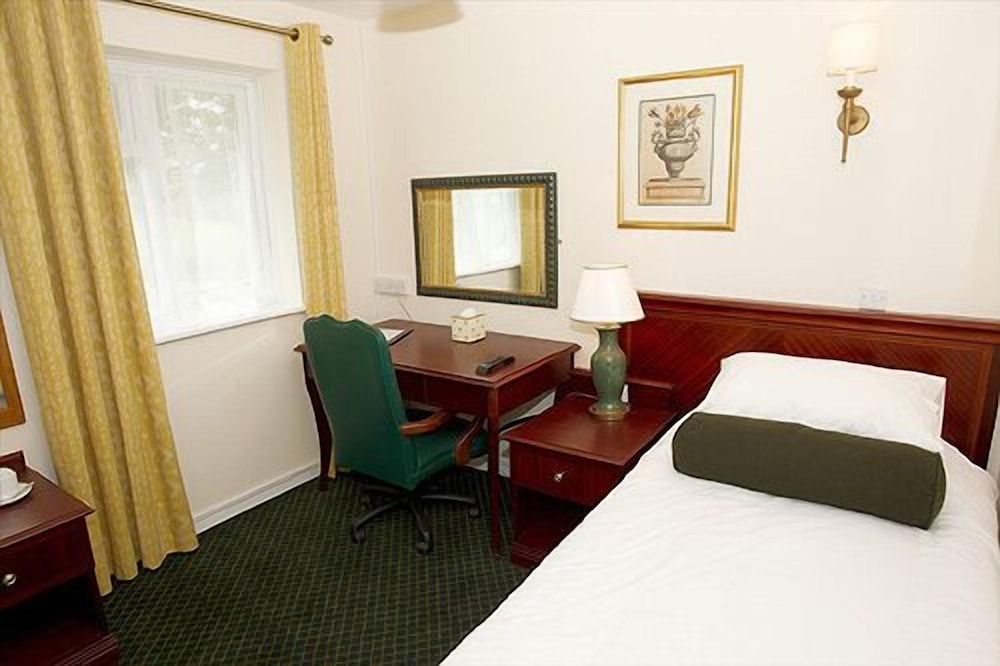 Bells Hotel 26/31