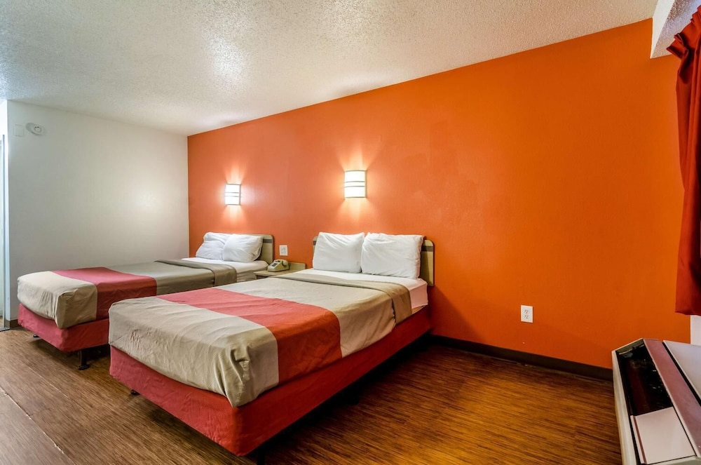 Motel6 Warren, MI - Detroit East 39/54