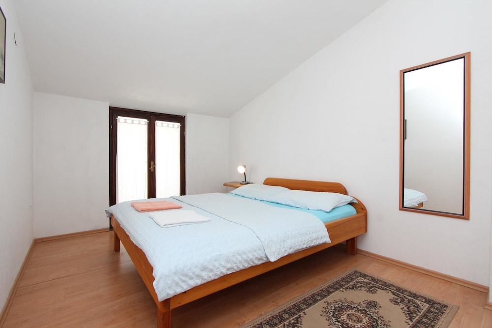 APARTMENTS LORA 25/66