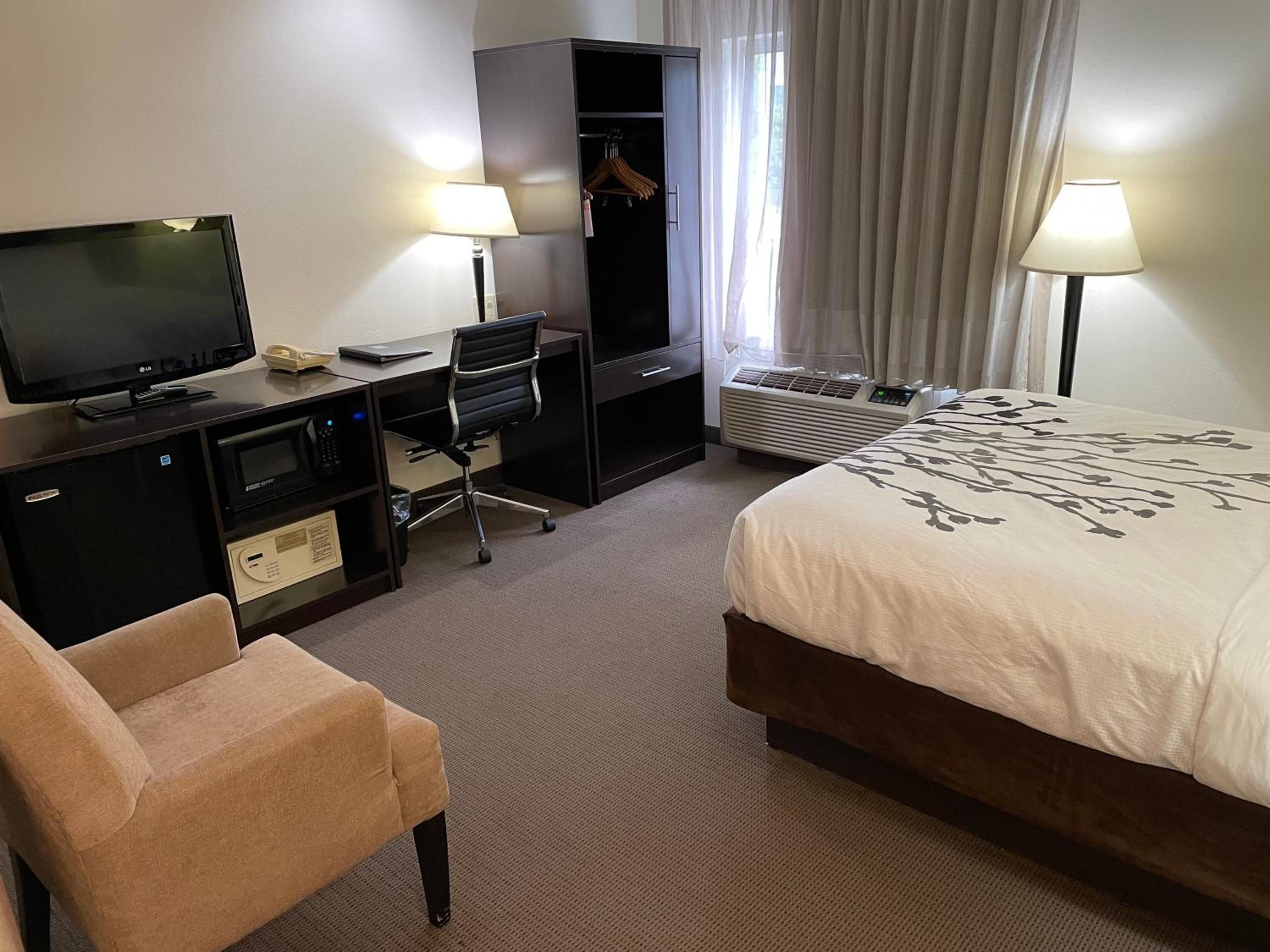 ROOM, QUEEN BED