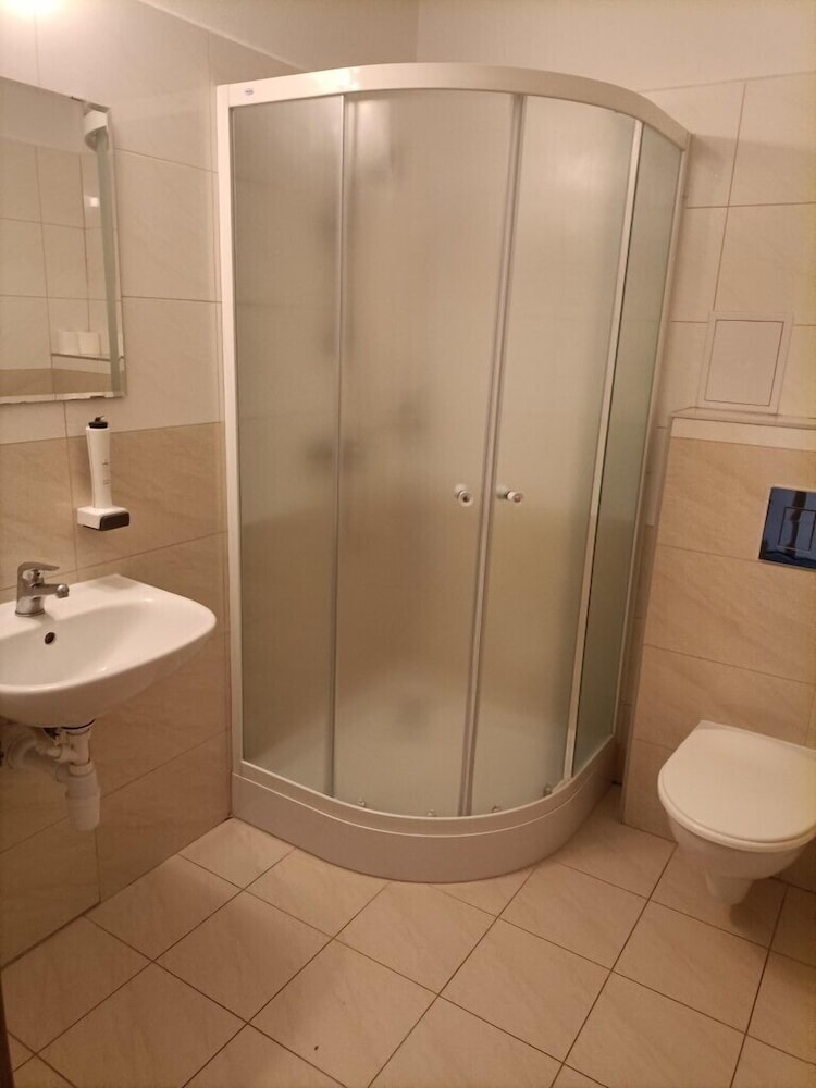 Hotel Eminent 45/45