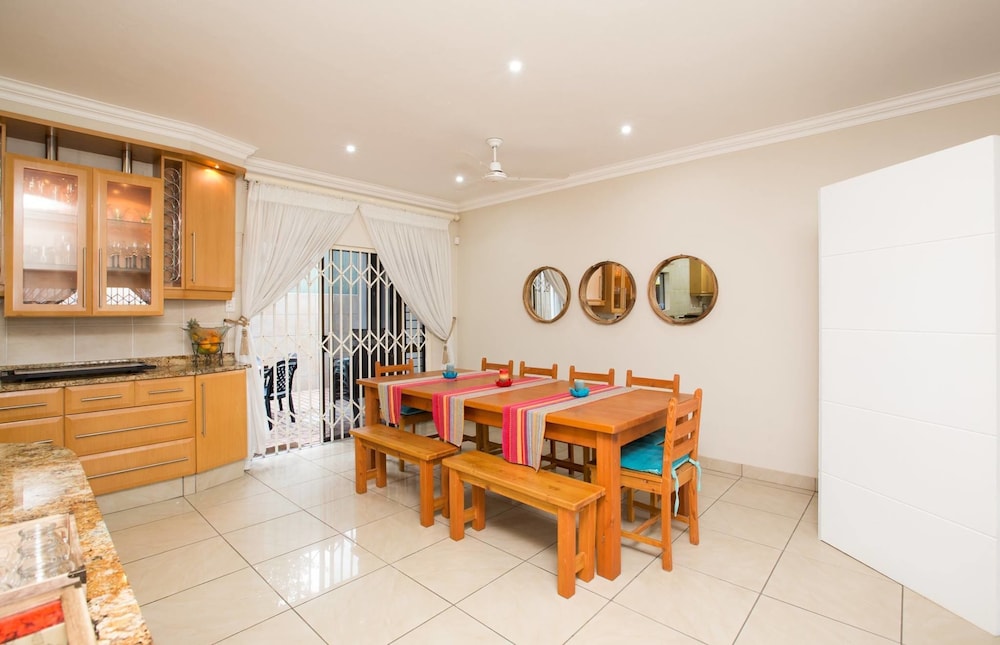 At Dom's B&B 21/33