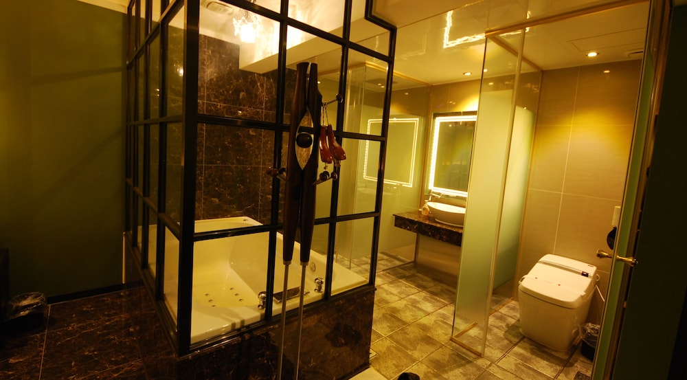 Hotel Buti 40/43