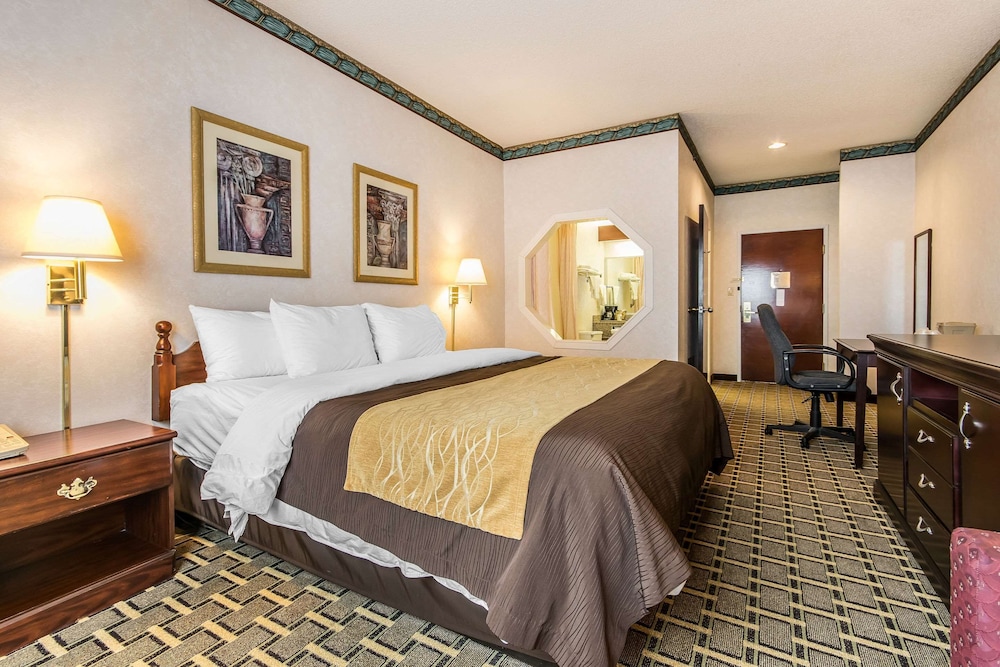 Quality Inn & Suites Evansville North 18/37