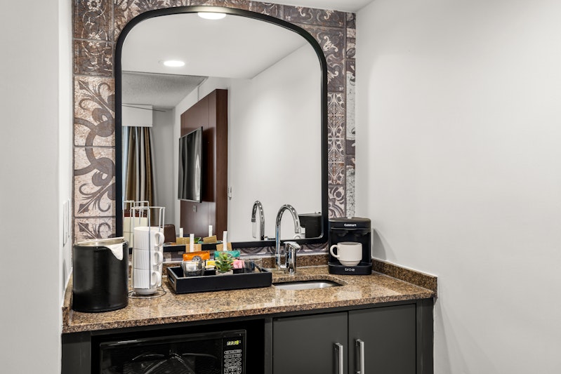 Embassy Suites by Hilton Los Angeles International Airport South 65/65
