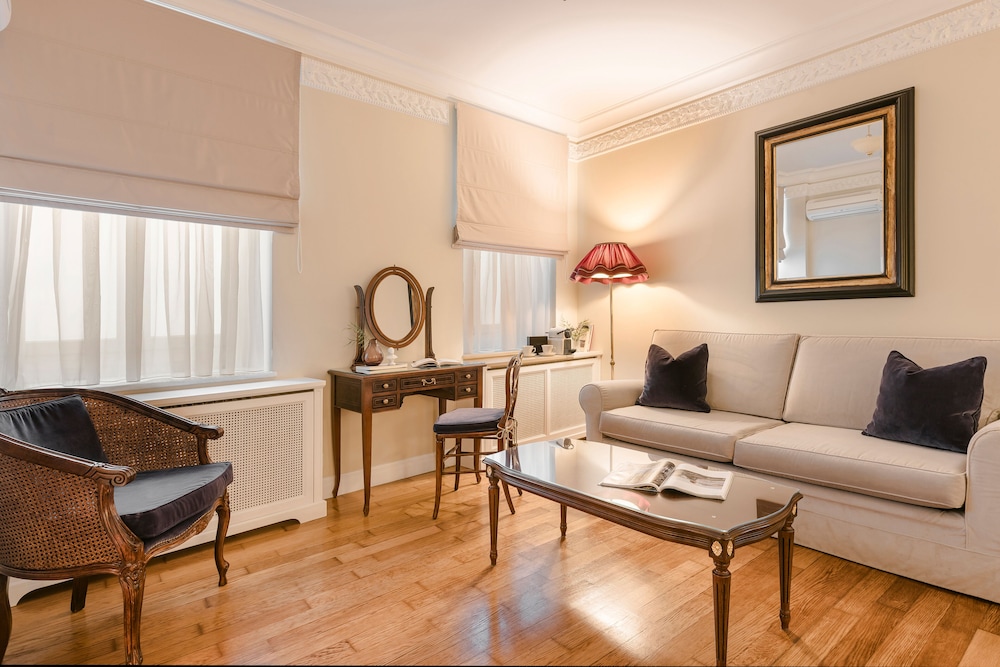 Noble Suites 46/68