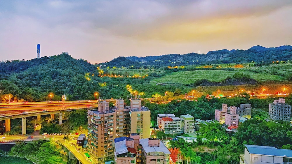Holiday Inn East Taipei 72/74
