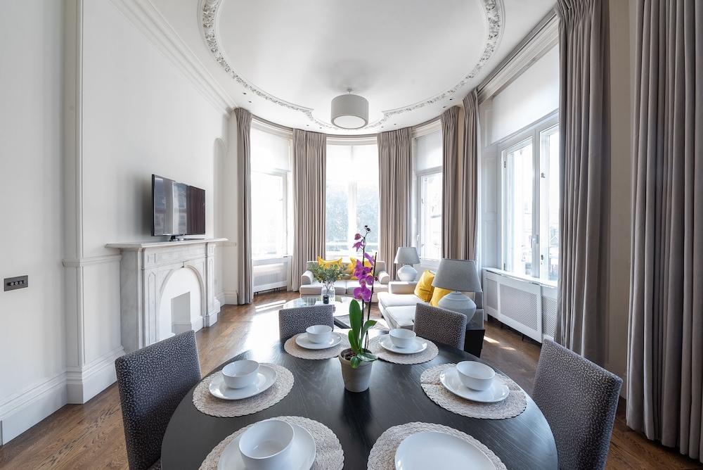 Grosvenor Gardens by CAPITAL 36/50