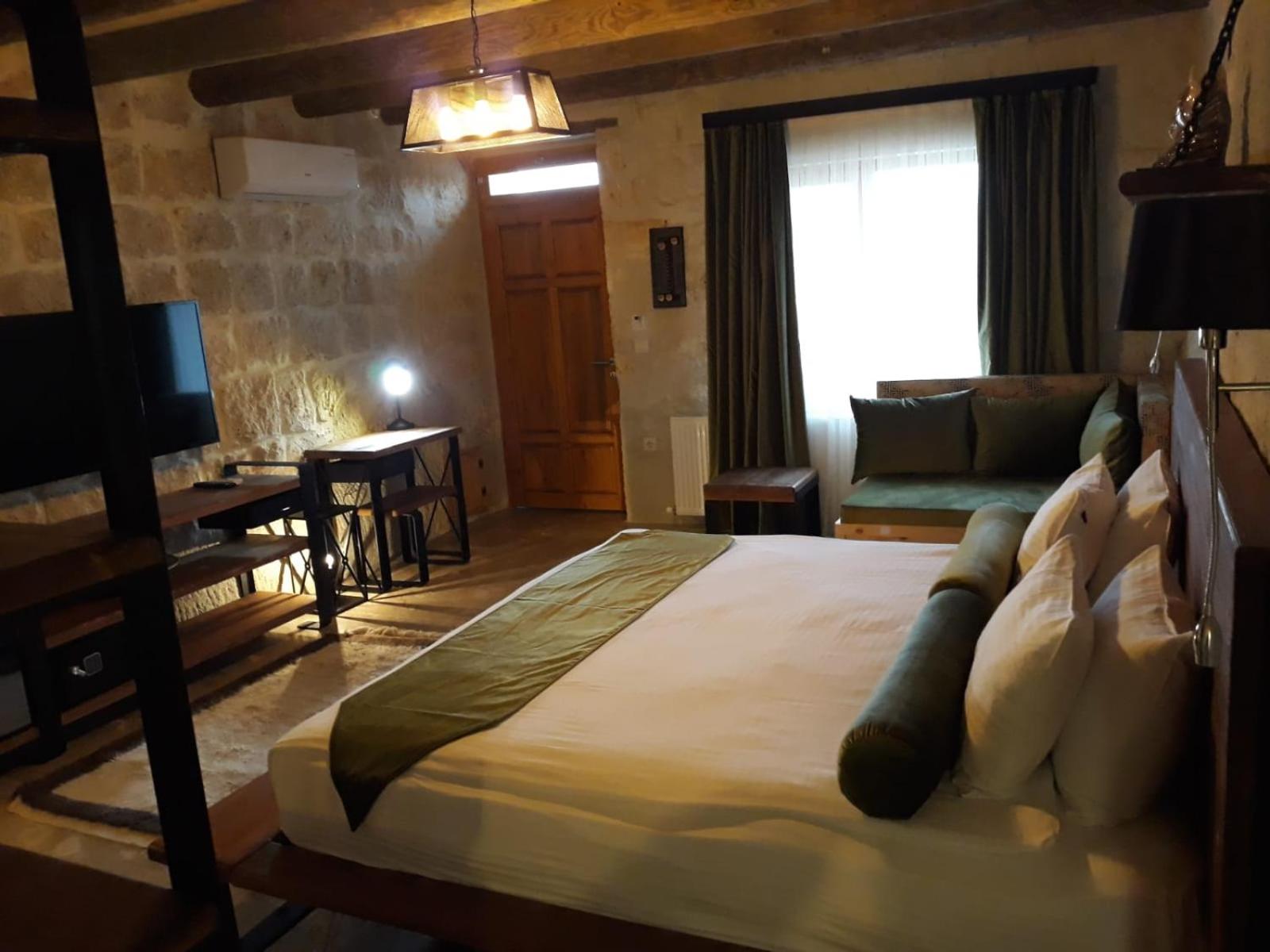 Cave, Deluxe, Double or Twin Bed