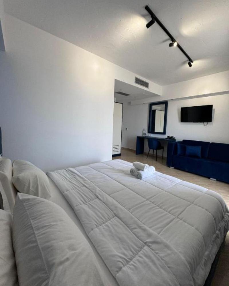 Superior, Queen Bed, Sea View, Balcony