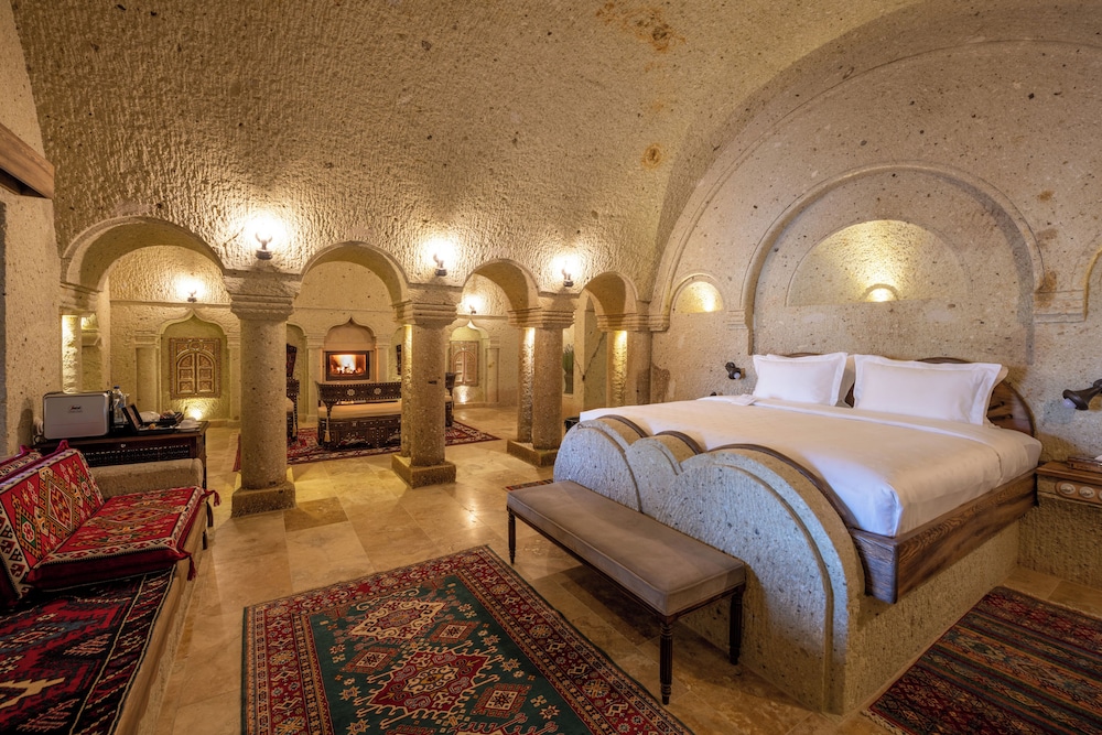 Cave, Suite, King Bed