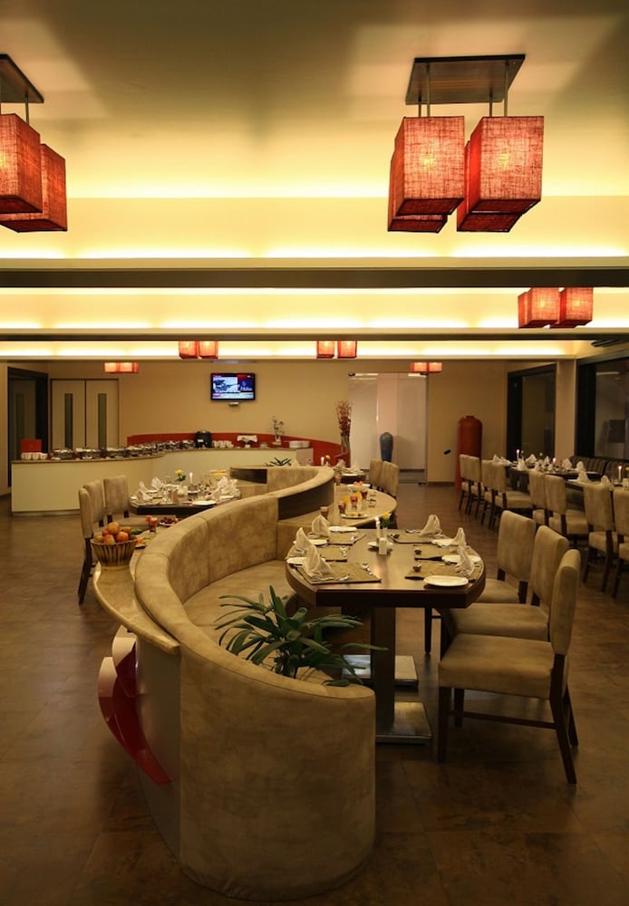 Aakar Lords Inn Saputara 35/40