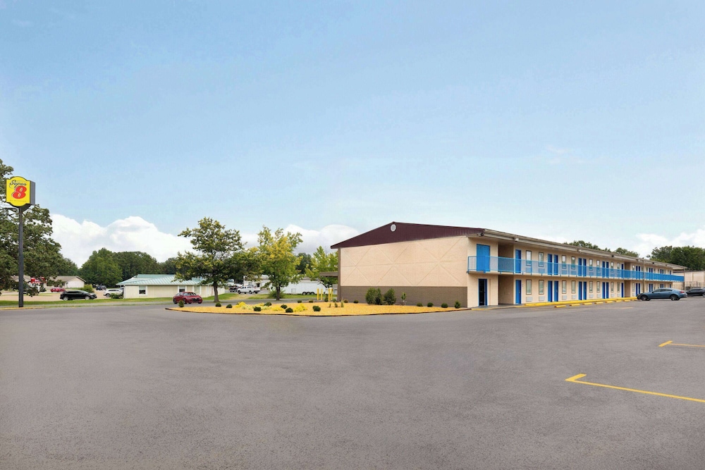 Super 8 by Wyndham Paducah I-24 Exit 4 53/60