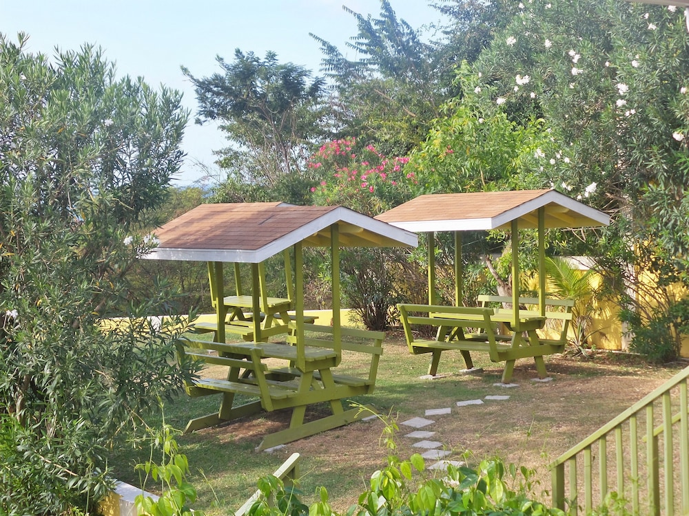 Grooms Beach Villa And Resort 58/62