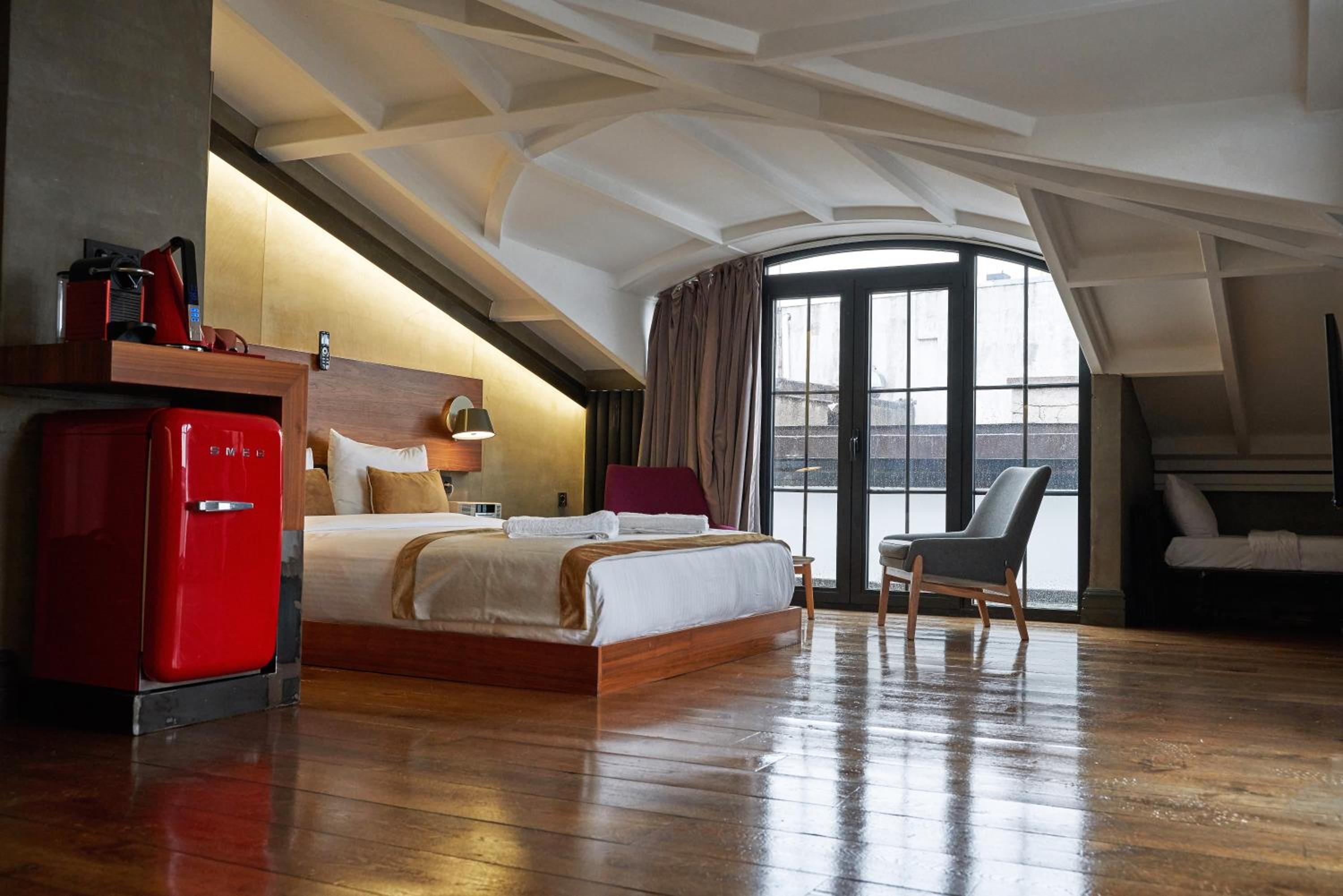 Roof, Suite, Queen Bed