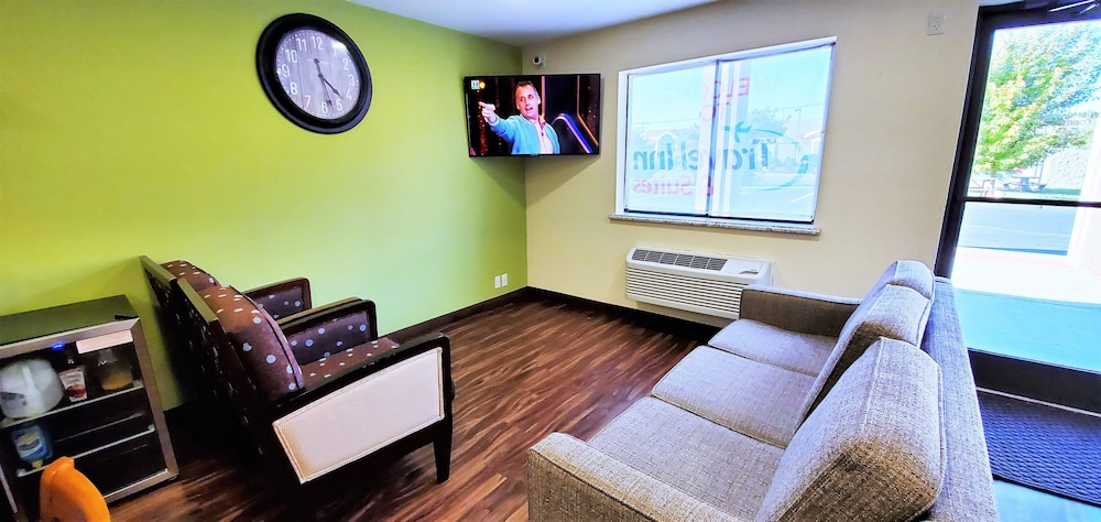 Travel Inn & Suites 27/50