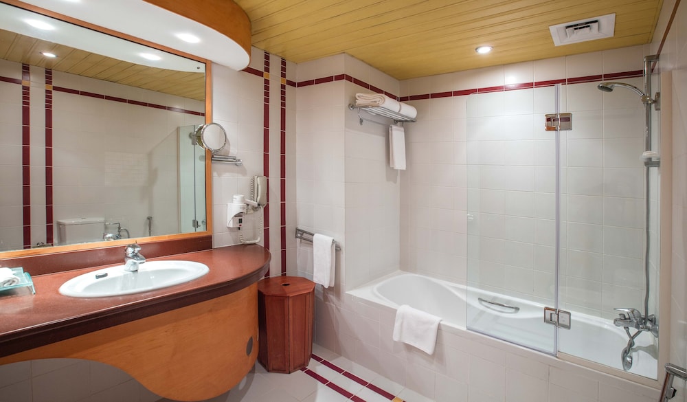 Gulf Court Hotel 47/50