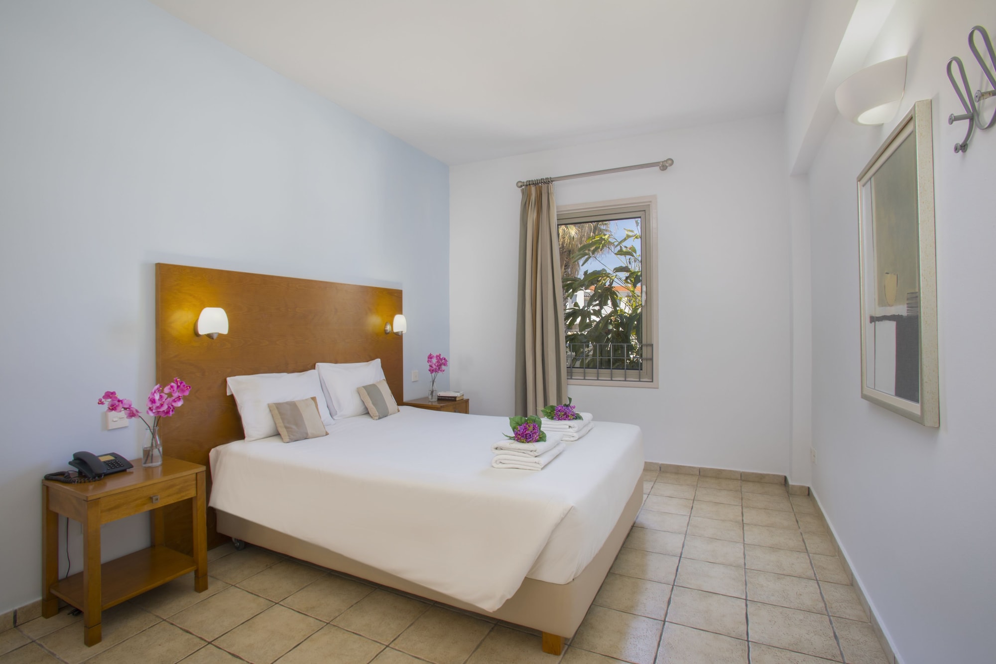 2 BEDROOMS, SUITE