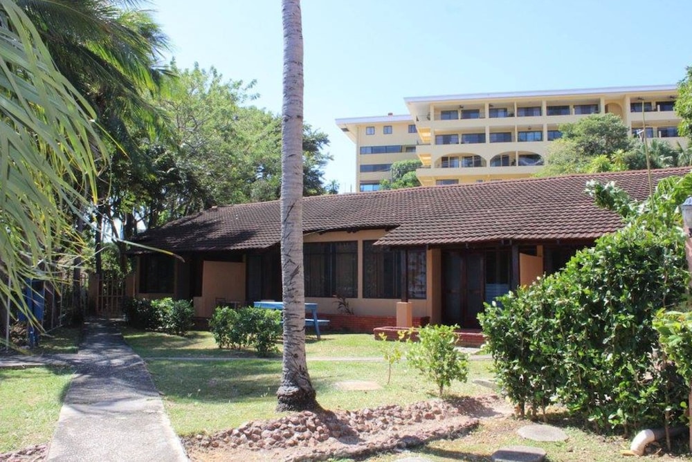 Flamingo Marina Resort 1/30
