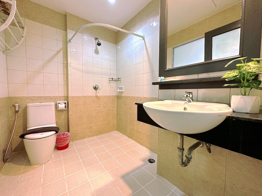Hotel Baya Patong Beach 64/65