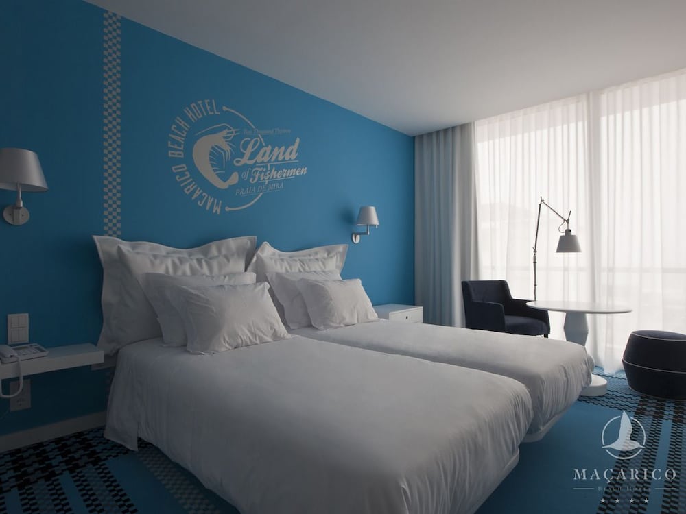 DELUXE, DOUBLE OR TWIN BED