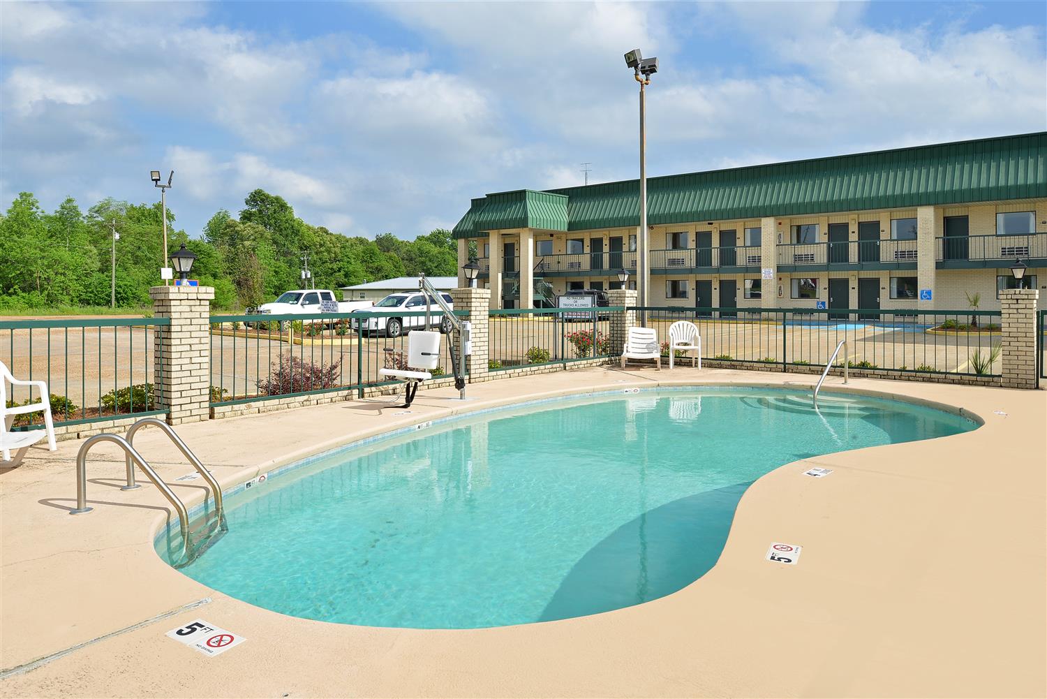 Americas Best Value Inn Suites Winona 28/28