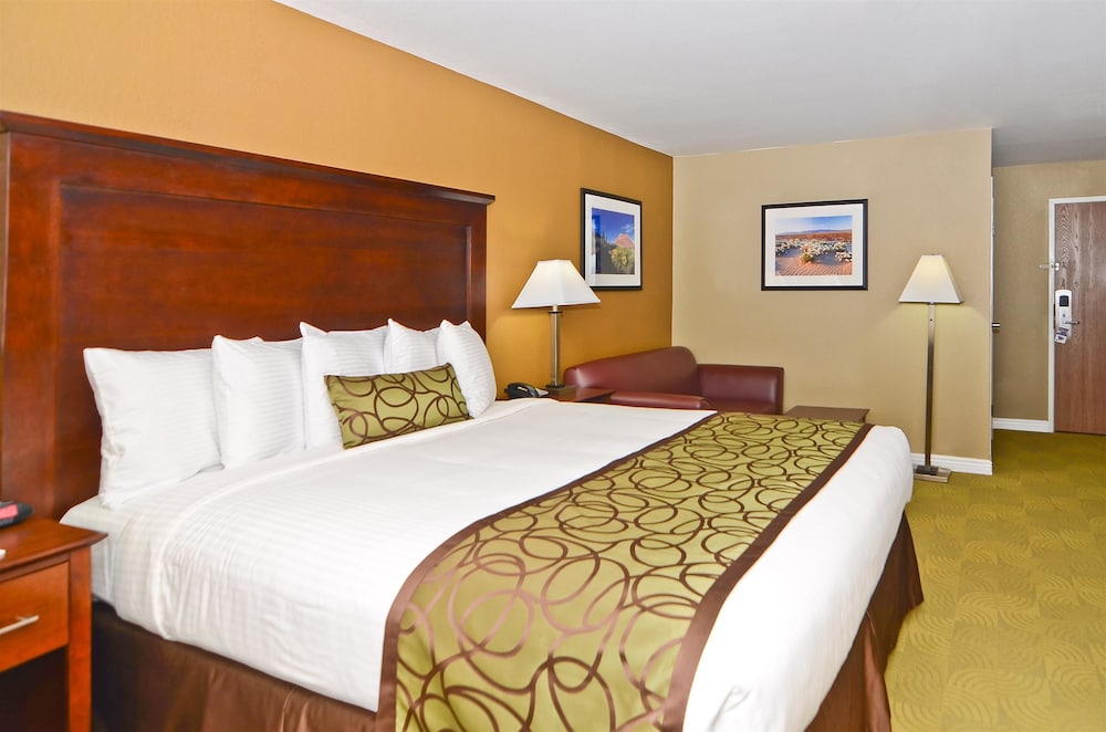 Best Western California City Inn & Suites 13/26