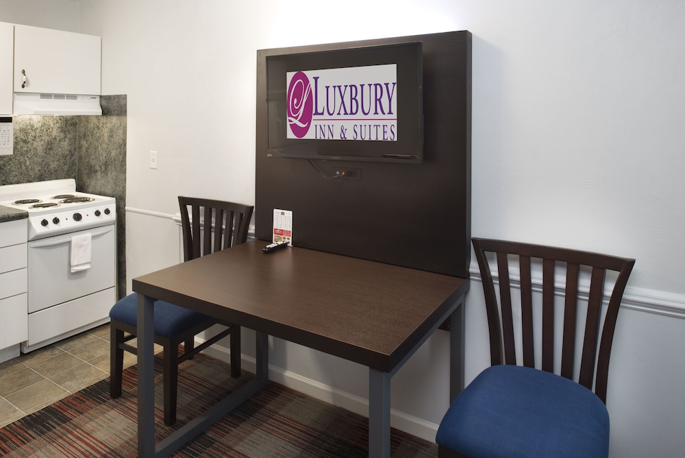 Luxbury Inn & Suites 25/34