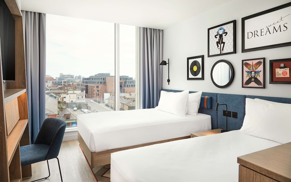 ROOM, TWIN BEDS